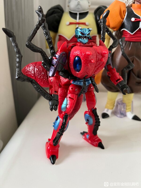 Transformers Legacy Predacon Inferno Voyager In Hand Fiture Image  (3 of 12)